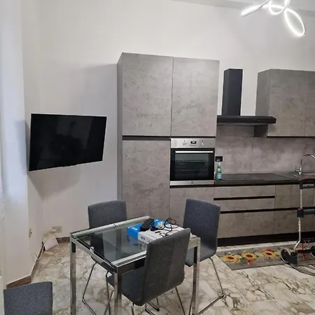 In Pieno Centro Storico Antico Quadrilatero דירה